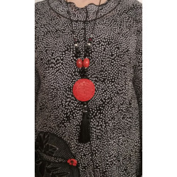 Medaillon cinabre avec une...