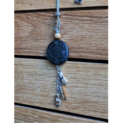 C - 1Medaillon cinabre noir...