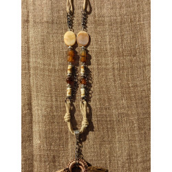 A 1e- Agathe couleur café...